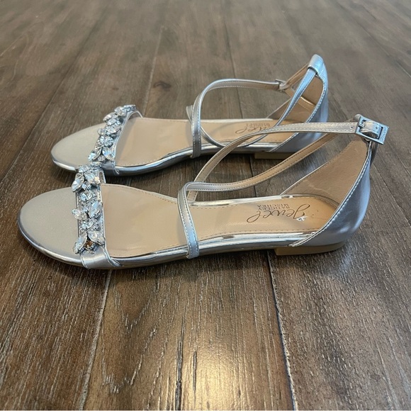 Jewel Badgley Mischka Embellished Evening Sandal 5.5 satin silver flat - Picture 2 of 7